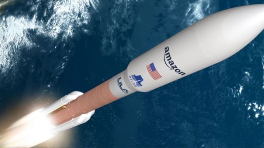 amazon-lanzo-satelites-de-internet-de-la-red-kuiper-con-el-cohete-atlas-v-para-competir-con-starlink