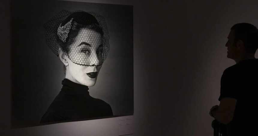 el-fotografo-que-saco-la-alta-costura-a-la-calle:-una-muestra-sobre-georges-dambier-en-espana