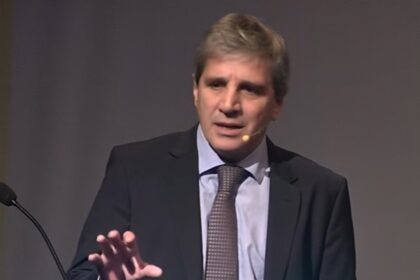 luis-caputo:-“aunque-haya-una-guerra-mundial-o-una-invasion-extraterrestre,-axel-kicillof-nunca-va-a-ser-presidente”