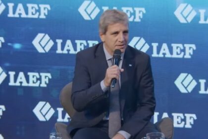 luis-caputo-dijo-que-el-gobierno-enviara-un-nuevo-proyecto-para-que-los-dolares-salgan-del-colchon