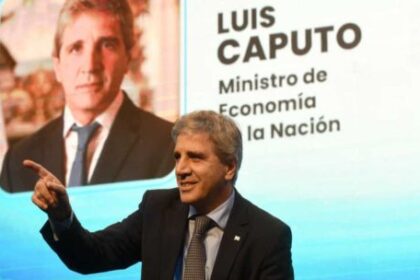 luis-caputo:-“vamos-a-permitir-la-libre-circulacion-de-pesos-y-dolares”
