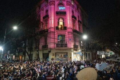 inhabilitada-para-gobernar-argentina,-cristina-fernandez-de-kirchner-obtiene-su-propio-palacio-rosa