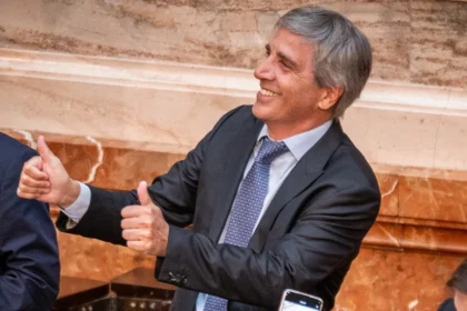 deuda:-el-tesoro-ya-cubre-el-70%-de-los-dolares-para-el-vencimiento-de-bonos-de-julio