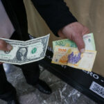 el-dolar-oficial-subio-$30-en-las-primeras-tres-ruedas-de-junio-y-llego-a-$1.460,-el-valor-mas-alto-en-los-ultimos-cuatro-meses