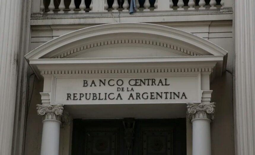 el-banco-central-acumulo-100-dias-de-compras-y-alcanzo-el-piso-de-dolares-previsto-para-todo-el-ano
