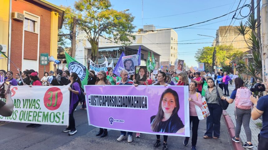 en-medio-de-la-conmocion-por-los-asesinatos-de-dulce-y-agostina,-mas-de-15.000-personas-participaron-en-posadas-en-la-marcha-de-ni-un-a-menos