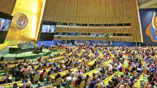 la-onu-advierte-que-la-inteligencia-artificial-consumira-en-2030-tanta-agua-como-1.300-millones-de-personas
