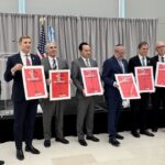homenaje-a-las-victimas-de-la-amia-en-washington:-funcionarios-de-trump-prometieron-ayudar-a-buscar-justicia-y-combatir-el-terrorismo