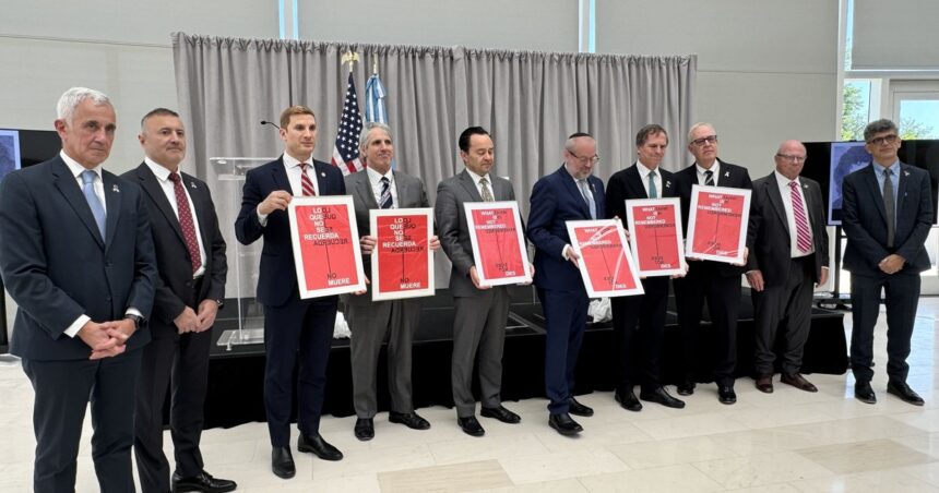 homenaje-a-las-victimas-de-la-amia-en-washington:-funcionarios-de-trump-prometieron-ayudar-a-buscar-justicia-y-combatir-el-terrorismo