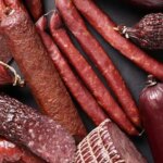 veneno-color-rosa:-el-quimico-invisible-de-los-fiambres-y-por-que-comer-panchos-podria-dar-cancer