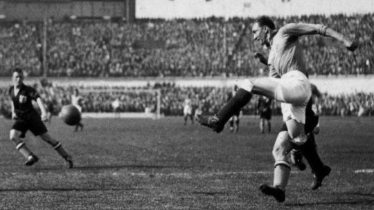 el-primer-gol-de-la-historia-de-los-mundiales:-quien-fue-lucien-laurent-y-como-nacio-una-tradicion-centenaria