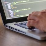 las-empresas-tecnologicas-buscan-talento-mas-alla-de-linkedin:-cual-es-la-inesperada-red-social-que-gana-terreno