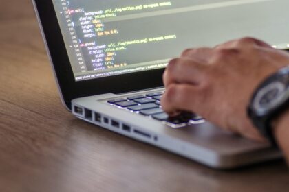 las-empresas-tecnologicas-buscan-talento-mas-alla-de-linkedin:-cual-es-la-inesperada-red-social-que-gana-terreno