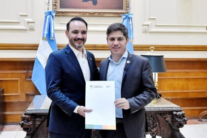 kicillof-fue-a-corrientes-y-se-mostro-con-el-radical-valdes:-hablo-de-“consolidar-la-unidad-de-todos”-los-que-rechazan-el-ajuste
