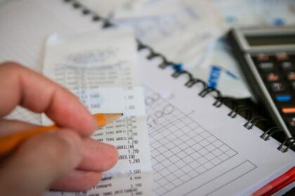 aguinaldo-2026:-el-39%-de-los-argentinos-lo-usara-para-pagar-deudas-y-gastos-corrientes