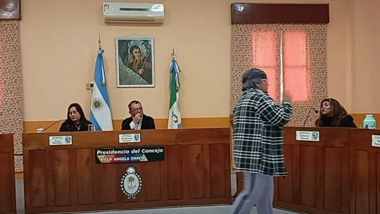 “le-hiciste-asfalto-a-la-casa-de-tu-mama”:-una-vecina-de-chaco-interrumpio-una-sesion-y-lanzo-duras-acusaciones