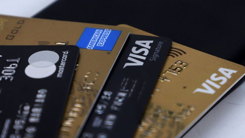 mala-senal-para-el-consumo:-las-operaciones-con-tarjetas-de-credito-cayeron-por-quinto-mes-consecutivo