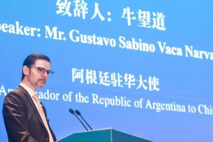 sabino-vaca-narvaja,-exembajador-en-china:-“esta-cambiando-el-epicentro-economico-y-el-futuro-esta-en-los-brics”