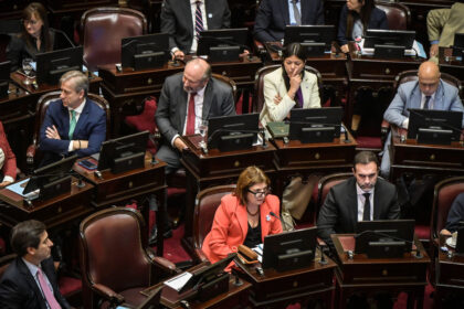 en-un-clima-de-maxima-tension,-la-oposicion-aprobo-en-el-senado-el-pliego-de-michelli-y-ahora-define-milei