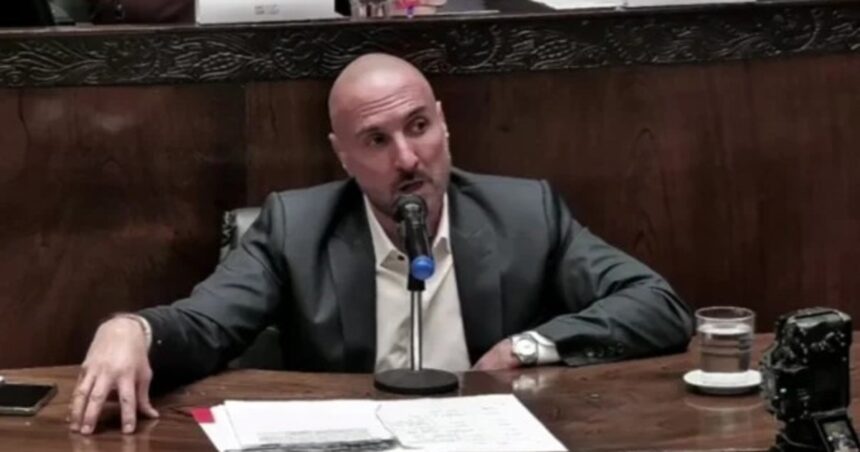 mientras-la-“narcofuncionaria”-sigue-profuga,-el-secretario-de-seguridad-de-moron-defendio-al-intendente,-pero-la-oposicion-dijo-que-tuvo-contradicciones