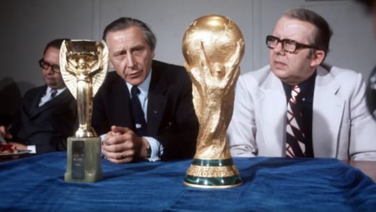 la-copa-jules-rimet-perdida:-el-enigma-del-trofeo-original-del-futbol-mundial
