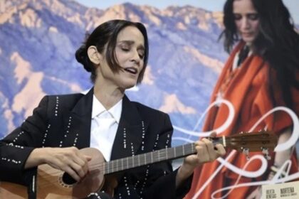 julieta-venegas-debuto-como-escritora:-“la-literatura-exige-mas-tiempo-que-la-musica”