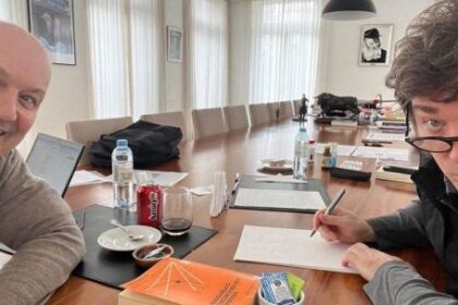 milei-promete-a-empresas-tecnologicas-nuevas-leyes-e-ia-no-regulada-en-argentina