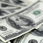 el-dolar-oficial-cerro-la-semana-al-alza-y-alcanzo-los-$1.460