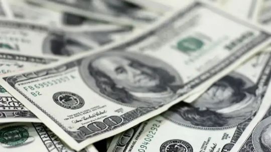el-dolar-oficial-cerro-la-semana-al-alza-y-alcanzo-los-$1.460