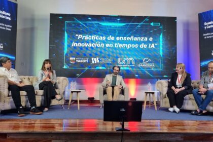 ia,-noticias-falsas-y-formacion-profesional:-el-debate-que-reunio-a-profesionales-y-docentes-en-posadas-por-el-dia-del-periodista