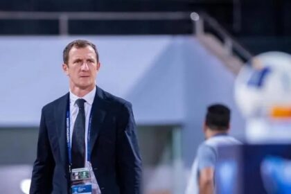 boca-avanzo-por-arruabarrena:-riquelme-le-ofrecio-ser-el-nuevo-entrenador