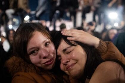 fans-come-together-in-huge-crowds-to-bid-farewell-to-‘indio’-solari