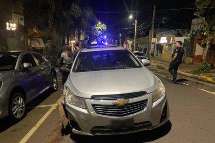 conducia-alcoholizado,-choco-dos-autos-estacionados-y-termino-detenido-en-posadas