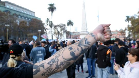 la-muerte-del-indio-solari:-banderazo-en-el-obelisco-y-la-expectativa-por-el-show-de-los-fundamentalistas-en-comodoro