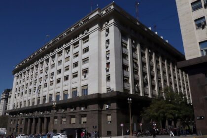 estiman-que-el-gobierno-redujo-la-deuda-flotante-en-mayo-tras-acelerar-pagos-a-proveedores-del-estado