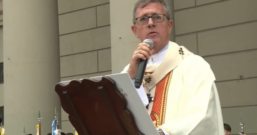“no-queremos-vivir-en-una-intolerancia-que-nos-divide”:-el-nuevo-llamado-al-dialogo-de-garcia-cuerva-en-plaza-de-mayo