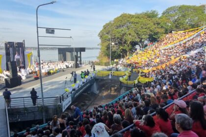 con-alegria-y-fe,-posadas-vivio-una-multitudinaria-celebracion-de-corpus-christi-en-el-anfiteatro-manuel-antonio-ramirez