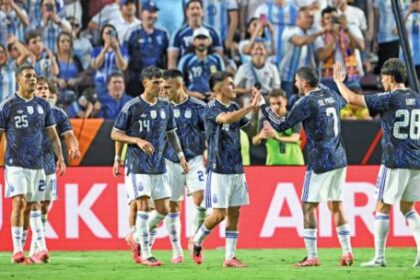 en-un-ensayo-ante-casi-100-mil-personas,-la-seleccion-gano-y-mostro-algunas-ideas