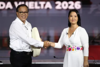peru-define-su-futuro-en-un-balotaje-entre-keiko-fujimori-y-el-izquierdista-roberto-sanchez