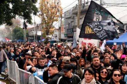 fotogaleria:-el-indio-solari-se-fue-entre-lagrimas-y-recuerdos-en-un-domingo-gris