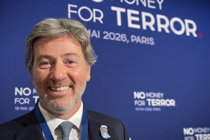 mahiques-viaja-a-la-reunion-del-gafi-en-paris-y-comparte-estadia-con-lijo,-el-juez-que-investiga-a-manuel-adorni