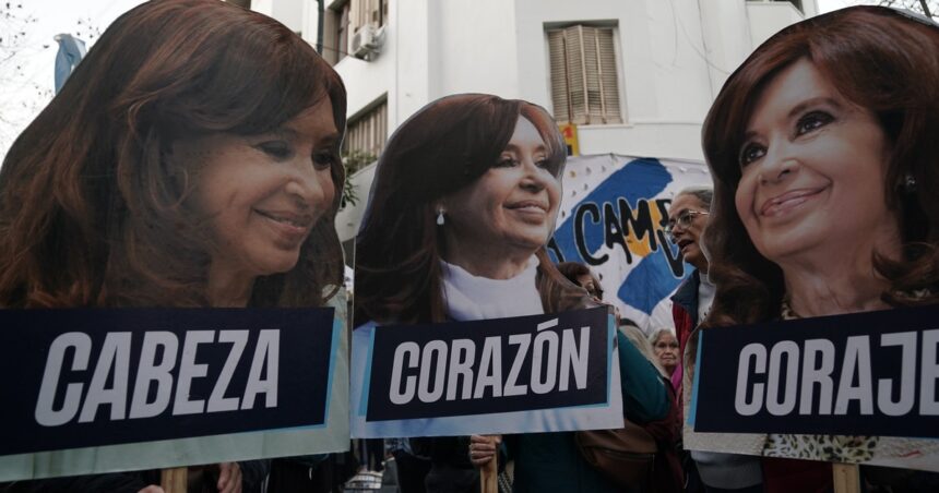 “cada-uno-en-la-suya”:-el-aniversario-de-la-prision-de-cristina-kirchner-expone-las-tensiones-internas-en-el-peronismo