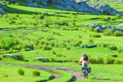 pampa-de-achala-en-bike:-entre-refugios-y-quebradas
