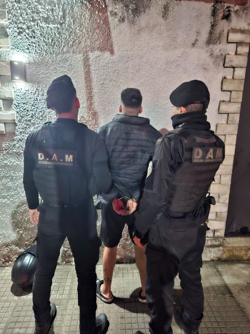 posadas-|-al-ver-a-una-patrulla-policial,-empezo-a-cruzar-semaforos-en-rojo:-fue-detenido-con-mas-de-medio-kilo-de-marihuana