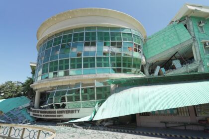 mas-de-30-muertos,-derrumbes-masivos-y-alerta-de-tsunami-en-filipinas-tras-un-violento-terremoto-de-magnitud-7,8