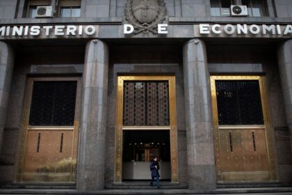 evacuaron-el-ministerio-de-economia-por-una-amenaza-de-bomba