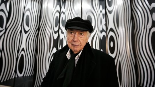 tate-modern-exhibition-pays-tribute-to-julio-le-parc,-shortly-after-death