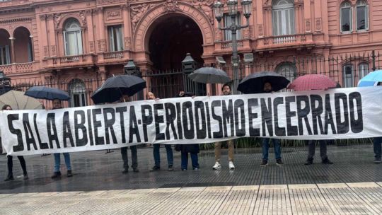 “sala-abierta,-periodismo-encerrado”:-mas-de-un-mes-con-restricciones-a-la-prensa-en-la-casa-rosada