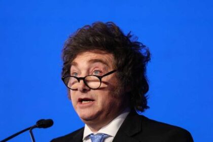 en-el-homenaje-al-rebe-de-lubavitch,-milei-hablo-de-las-charlas-filosoficas-con-fantino-y-lo-alabo:-“fue-determinante-en-mi-popularidad”
