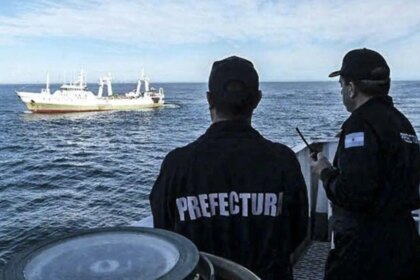 una-flota-extranjera-de-600-barcos-pesca-hasta-cuatro-veces-mas-que-toda-la-industria-nacional